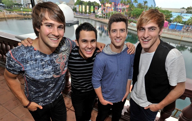 Behind The Thrills | Nickeloden’s hit teen band, Big Time Rush, enjoys