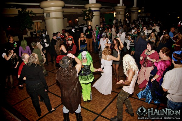 RESIZED-HAUNTCON (308)