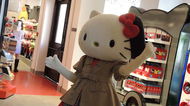 Behind The Thrills  Hello Kitty Makes Her Universal Studios Hollywood  Debut! Behind The Thrills