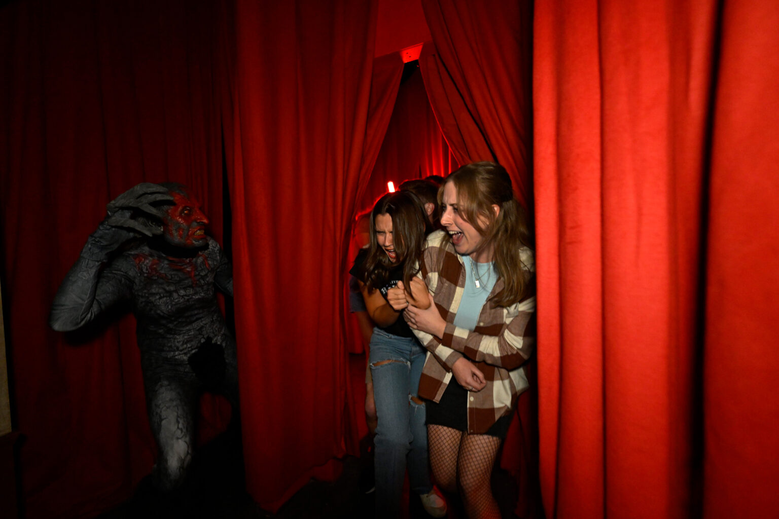 Behind The Thrills | Stay & Scream “Scream Early” GUIDE, Halloween ...